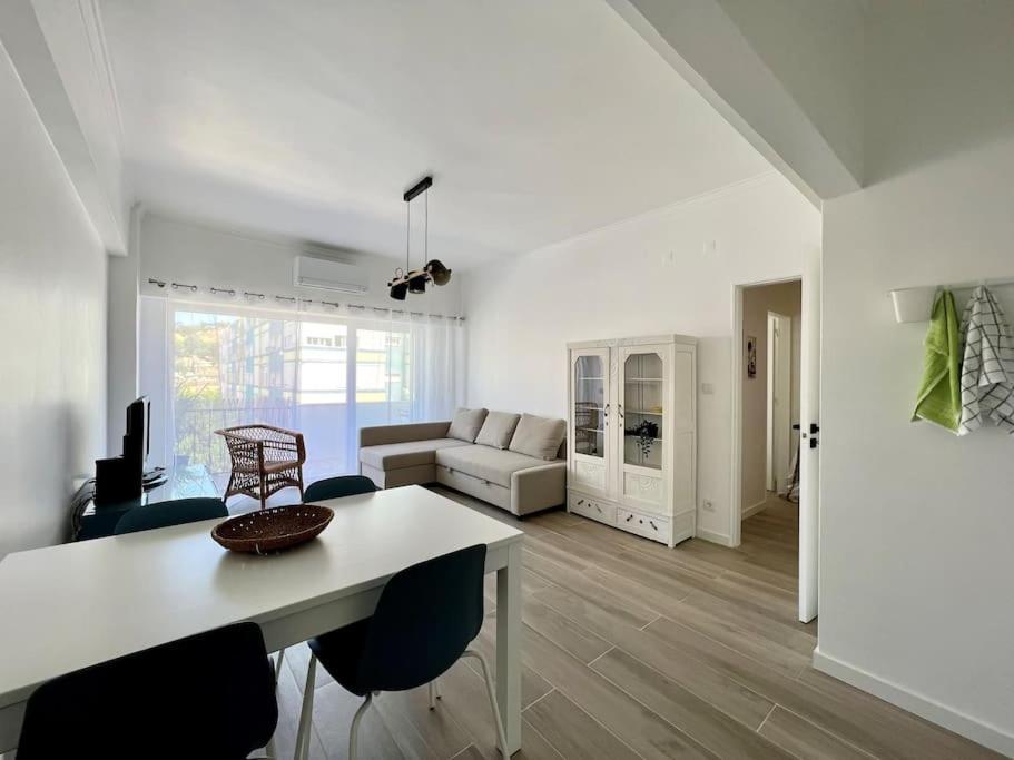 Apartamento Muito Central - 300 Metros Da Praia Apartment Коста да Капарика Екстериор снимка