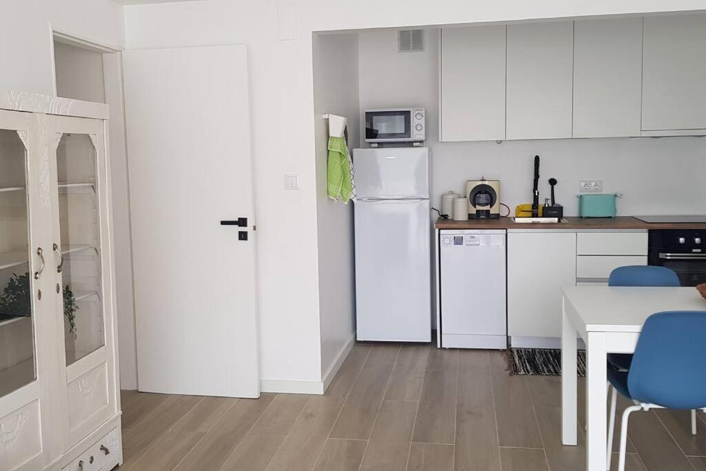 Apartamento Muito Central - 300 Metros Da Praia Apartment Коста да Капарика Екстериор снимка
